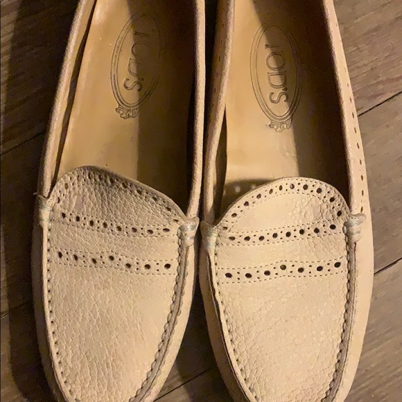 Rare Tod’s light tan driving moccasins - Picture 2 of 8